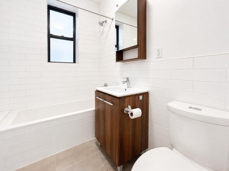 Building Photo - 609 W 137th St