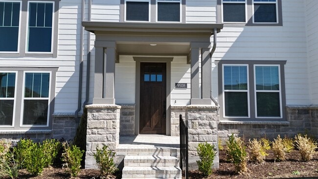 Building Photo - 9508 Espalier St