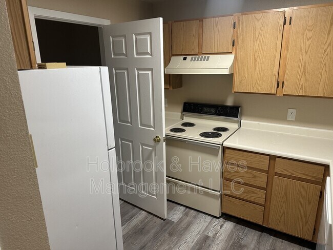 Building Photo - 4531 Boardwalk Dr