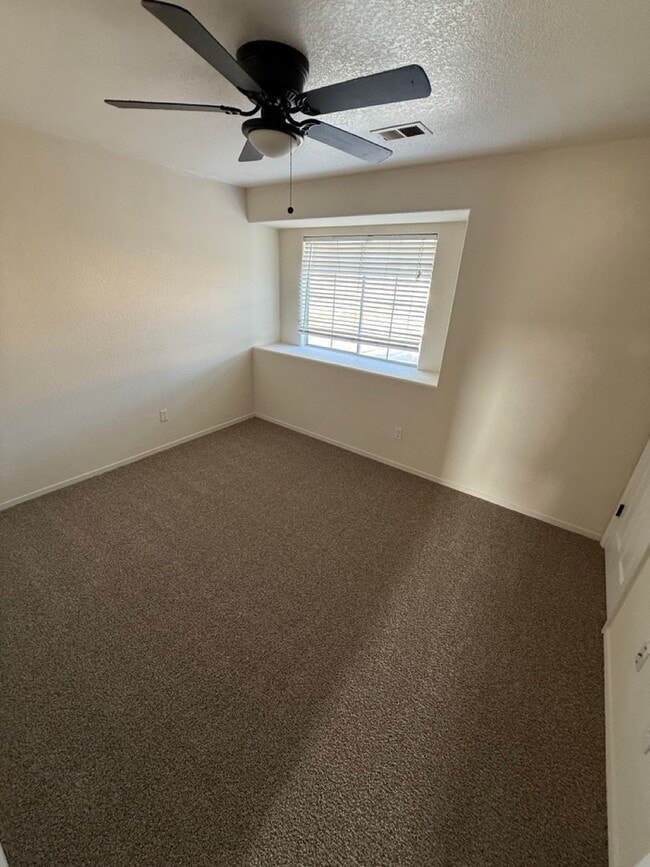 Building Photo - Charming 4-Bedroom Home in the Riverlakes Community