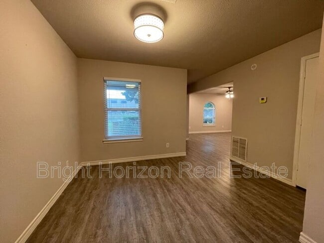 Building Photo - 1017 Mullins St