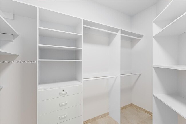 Building Photo - 300 South Pointe Dr