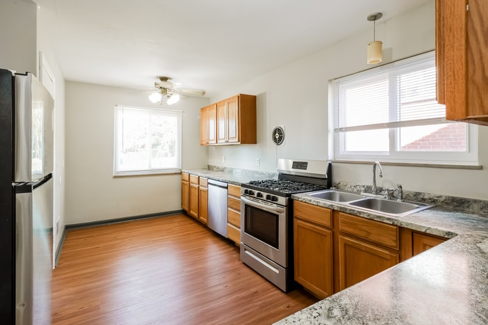 Building Photo - 5511 Woodhaven Dr