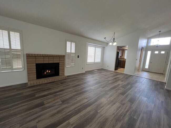 Building Photo - 2738 Azuza Way