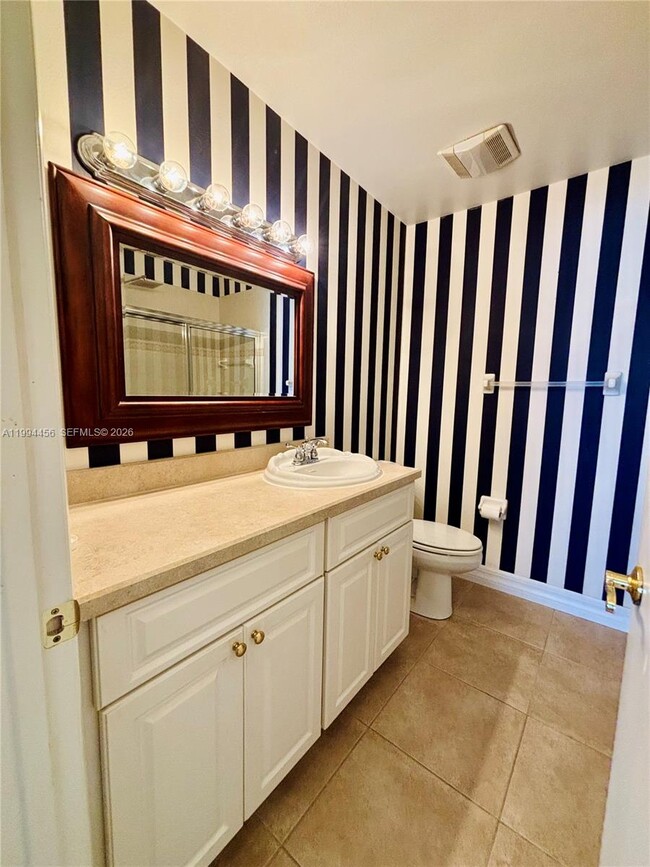 Building Photo - 1323 Bayshore Dr