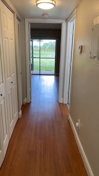 Hall to bathroom/bedroom - 1714 Meadows Cir W