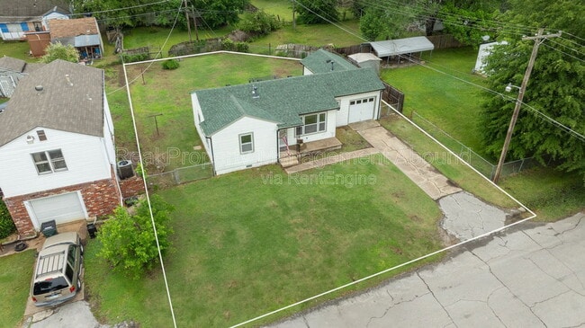 Building Photo - 314 N Birch St