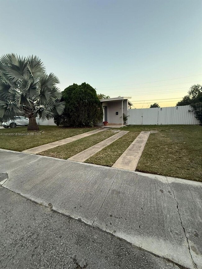 Building Photo - 10730 SW 40th St