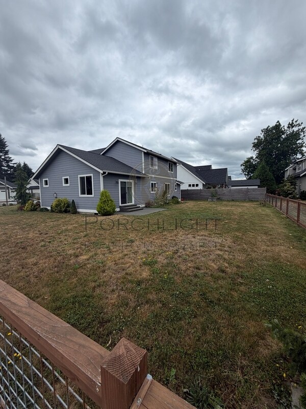 Building Photo - 2102 Snowbush St