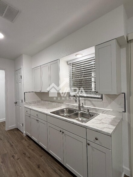 Building Photo - 4938 Bernadine Dr