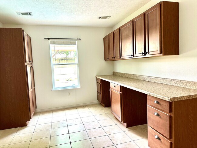 Building Photo - 24914 Aughton Ct