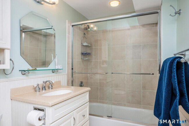 Building Photo - 20 Outlook Dr