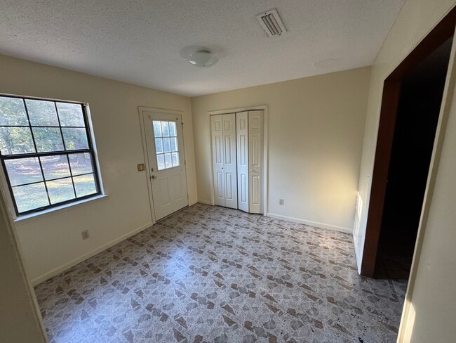 Building Photo - 505 Pinto Dr