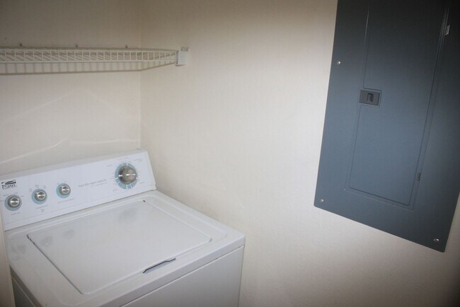 Building Photo - Spacious 2 Bedroom 2 Bath Ocoee Condo