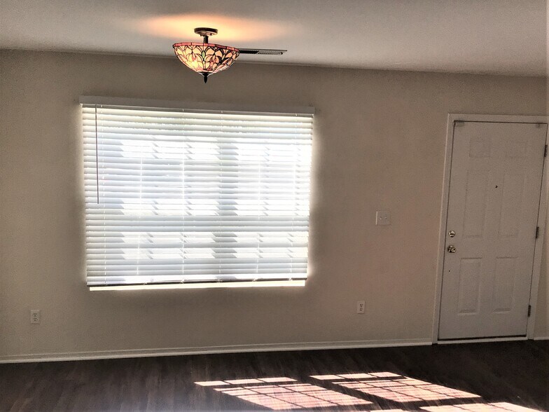 Building Photo - 3906 SE Jack Pine Ct