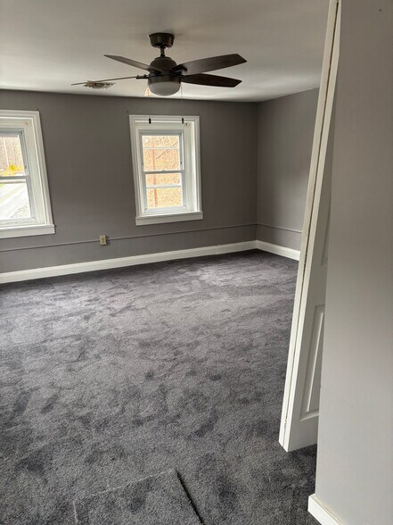 Building Photo - 2233 Farmington Ave