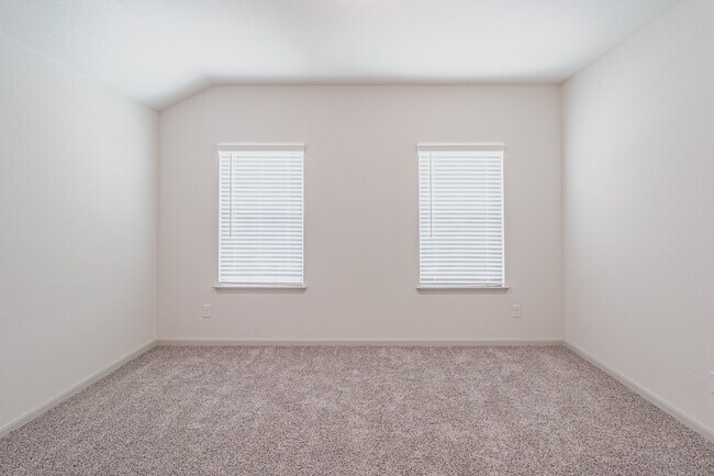 Building Photo - 7411 Gramercy Way