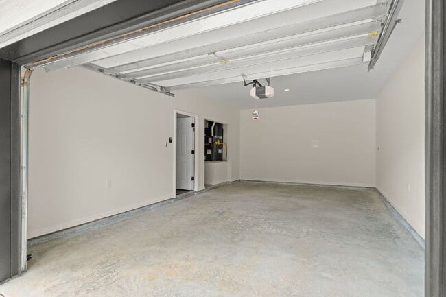 Building Photo - 751 Amos St
