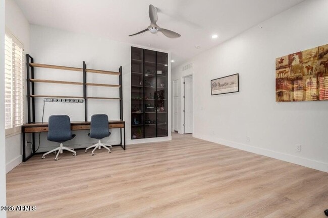 Building Photo - 11312 E Greenway Rd