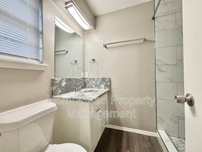 Building Photo - 6313 S Robinson Dr