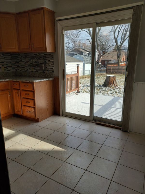 Building Photo - 3014 N Vermont Ave