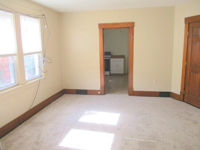 Building Photo - 1411 Beaver Rd