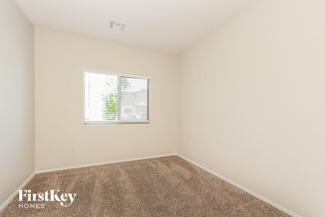 Building Photo - 8423 S Egyptian Dr