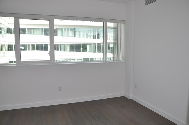Building Photo - 800 Ave at Port Imperial Blvd