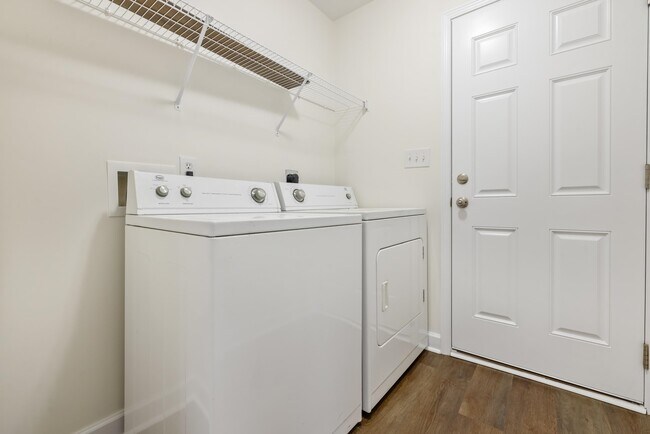 Building Photo - 2711 Green Pond Cir