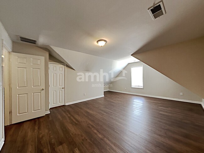 Building Photo - 2687 McGuire Dr NW