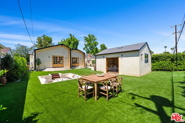 Building Photo - 14742 Weddington St