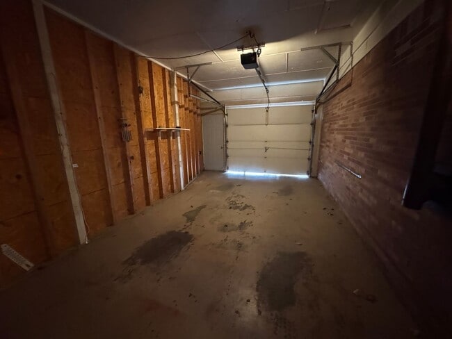 Building Photo - 937/939 E 6TH Ave