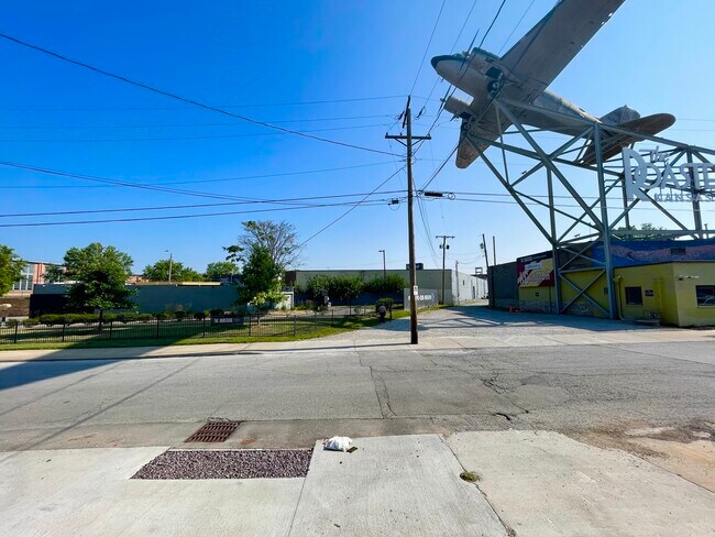 Building Photo - 1211 W 27th St