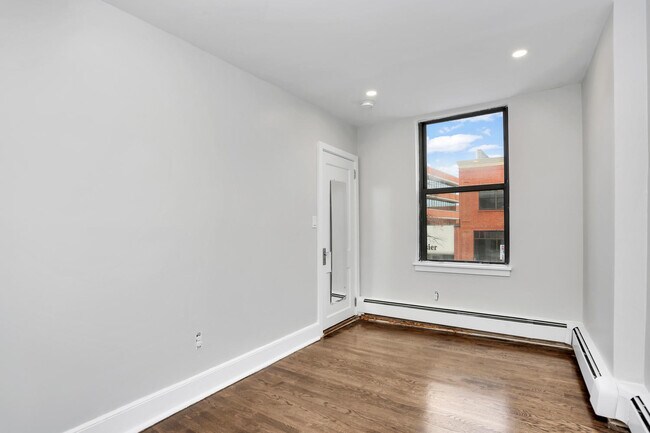 Building Photo - 48 Greenwich Ave