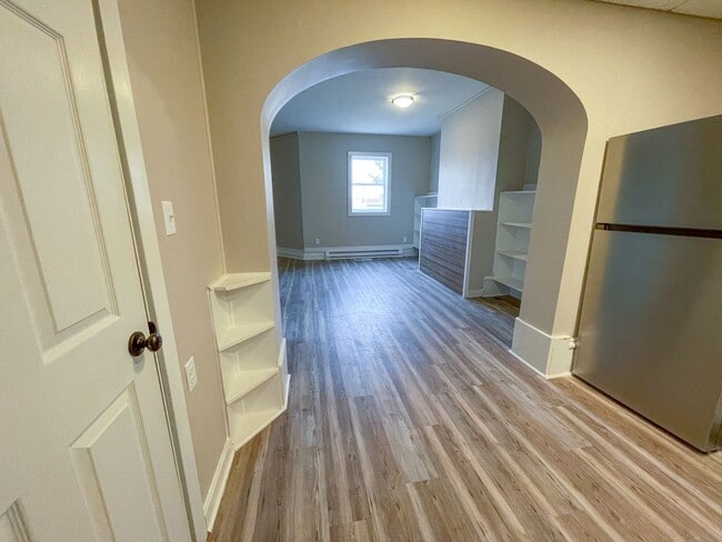 Building Photo - Beautifully Renovated 1 Bedroom Apartment with Private Entrance