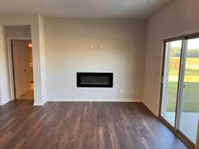 Building Photo - 4 bed 2 bath home in Somerville built in 2023