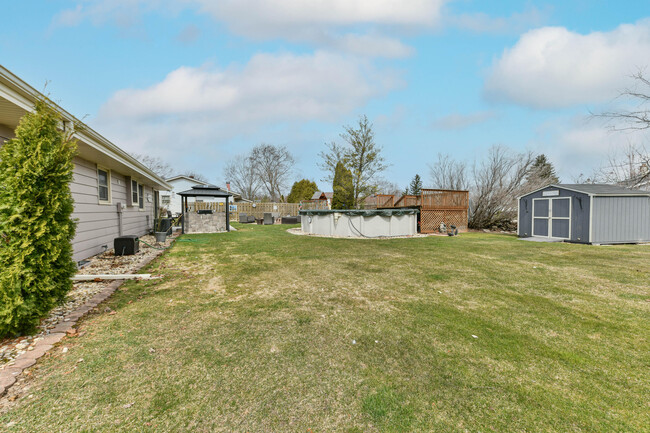 Building Photo - 15470 W Mayflower Dr