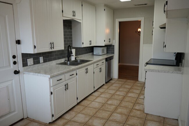 Building Photo - 3813 33rd St