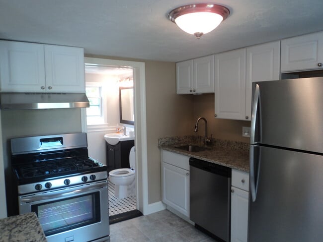 Building Photo - 25 Common St