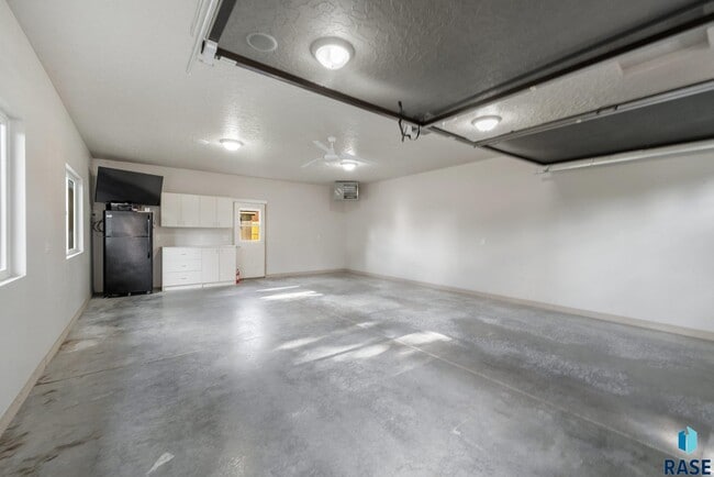 Building Photo - 2412 S Sheffield Cir