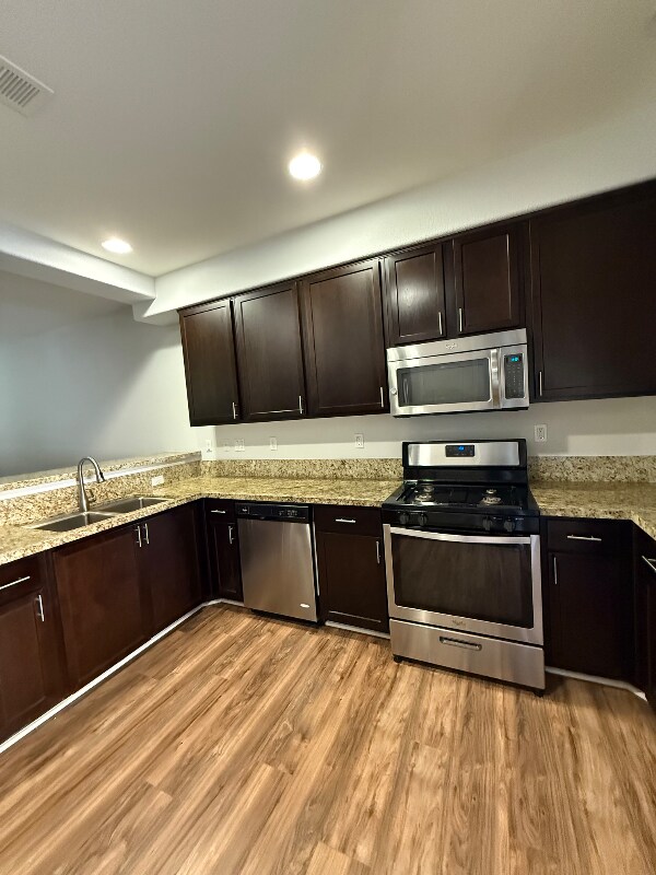 Building Photo - 1460 Mockingbird Ct