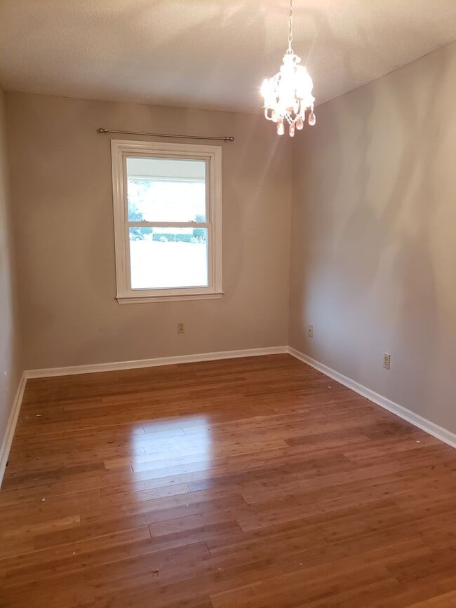 Building Photo - 3 bedroom home in Sherrills Ford