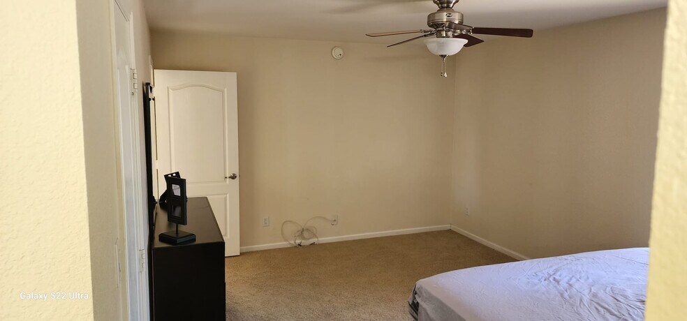 Building Photo - 746 Oakmont Ave