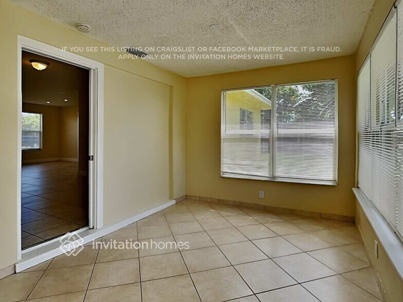 Building Photo - 338 SW 9th Ave