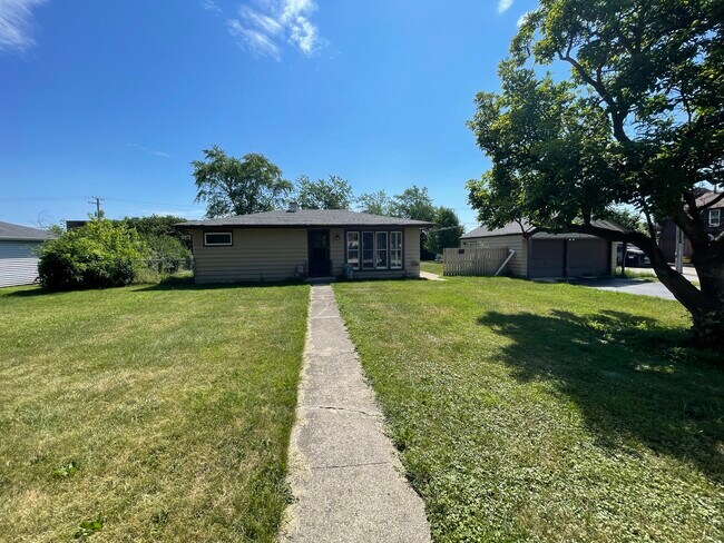 Primary Photo - 11 Shagbark Rd