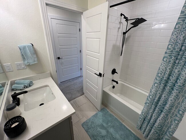 Building Photo - 2 story townhome in Registry Ridge