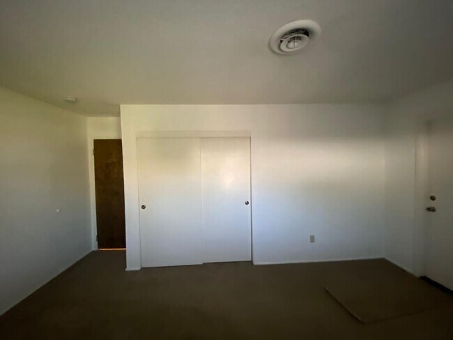 Building Photo - 5348 El Molino Ave