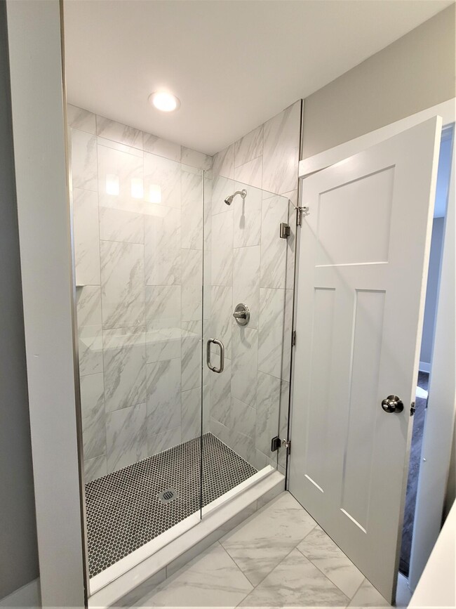 Building Photo - 1140 E Breckenridge St