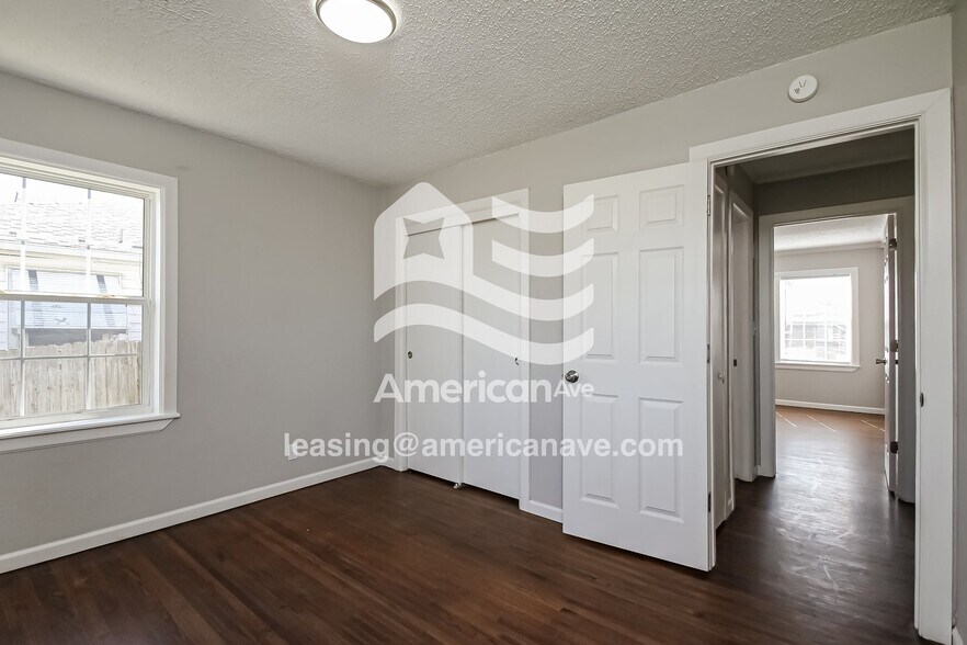 Building Photo - 6131 E 19th St