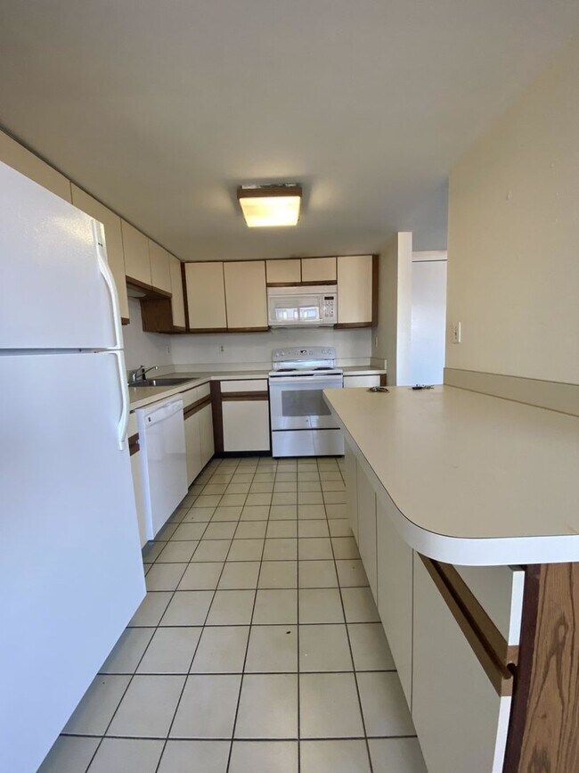 Building Photo - LUXURY W/ Pool Allston 1 Bedroom